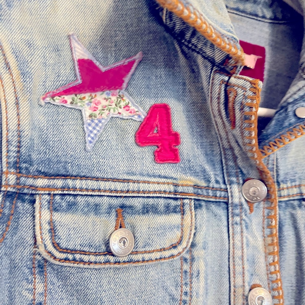 *VINTAGE* DENIM JACKET w/RHINESTONES, PATCHES & EMBROIDERY🤩 - Picture 7 of 11